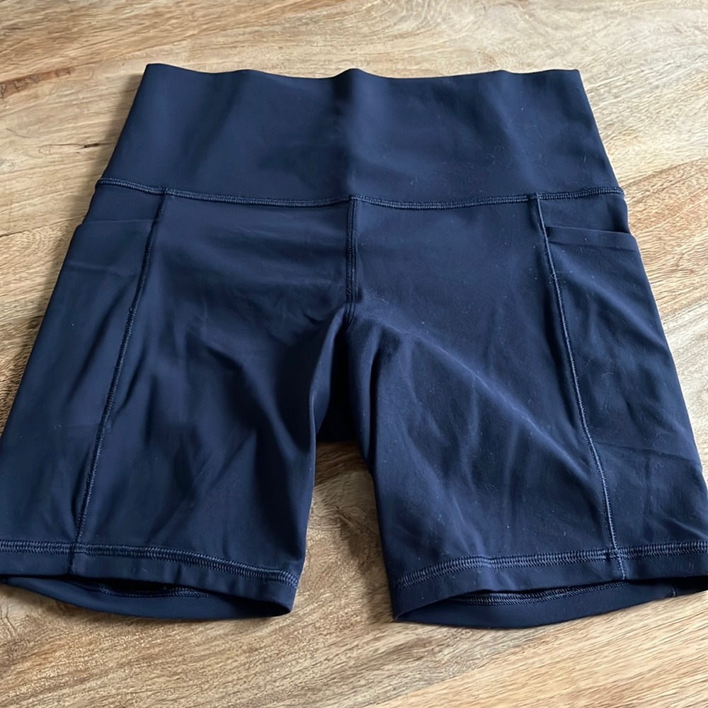 Athleta Salutation stash pocket shorts
